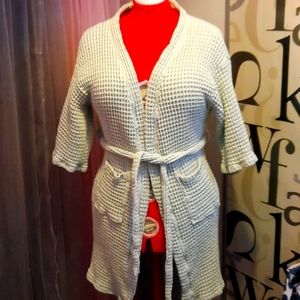 Super cute waffle weave robe with pockets